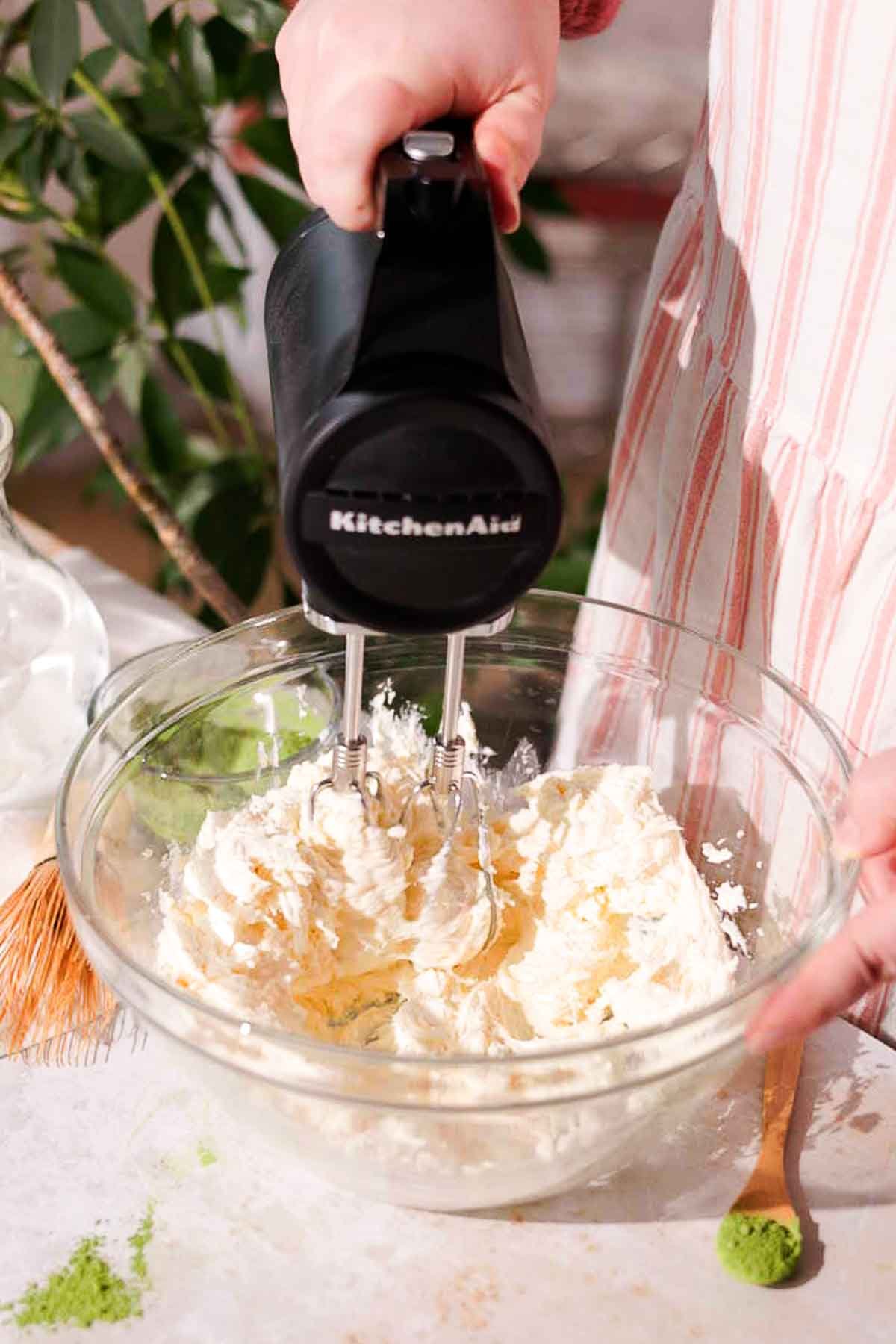 beat_mascarpone_until_creamy